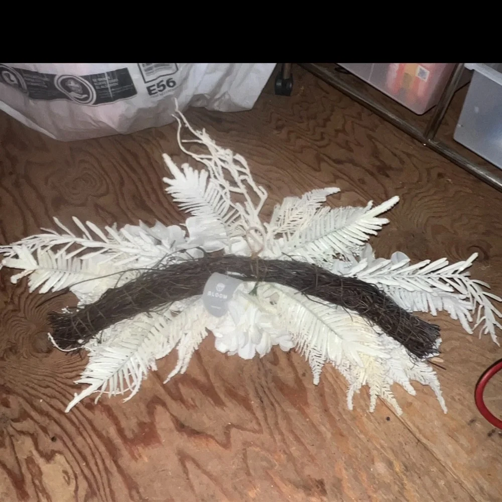 Christmas NEW white sparkly wreath curved